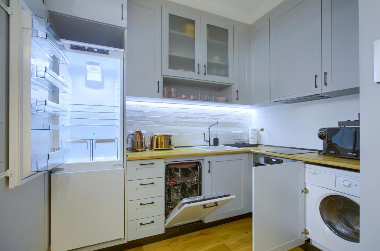 Premium Apartments Lovely 2Bd Near The Parliament Sofia Buitenkant foto